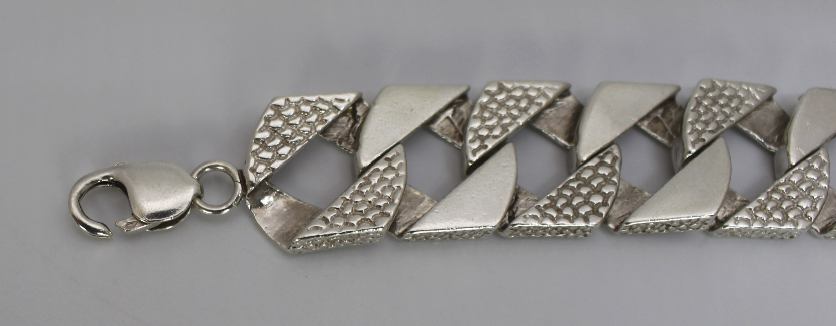 Solid Silver 9 inch Cuban Link Bracelet - Image 3 of 3
