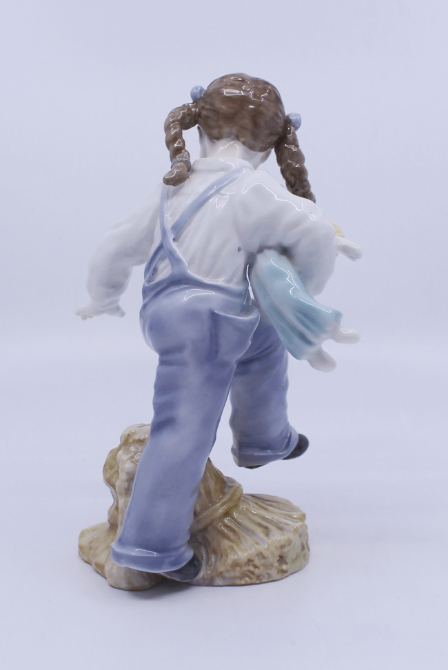 Royal Worcester Figurine Katie's Days Playtime - Image 3 of 6