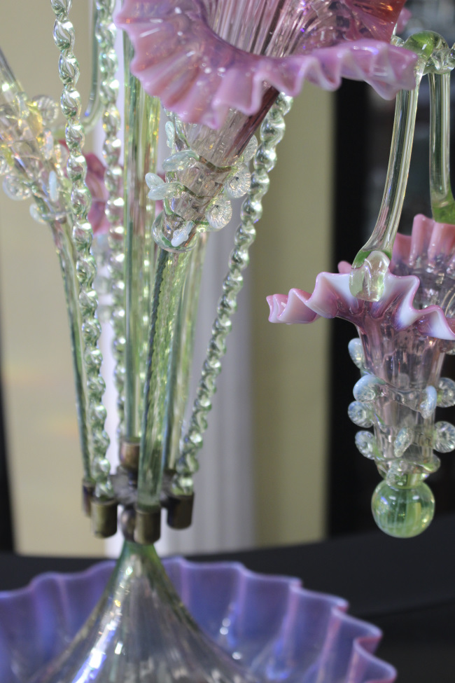 English Victorian Pink Vaseline Glass Epergne - Image 3 of 6