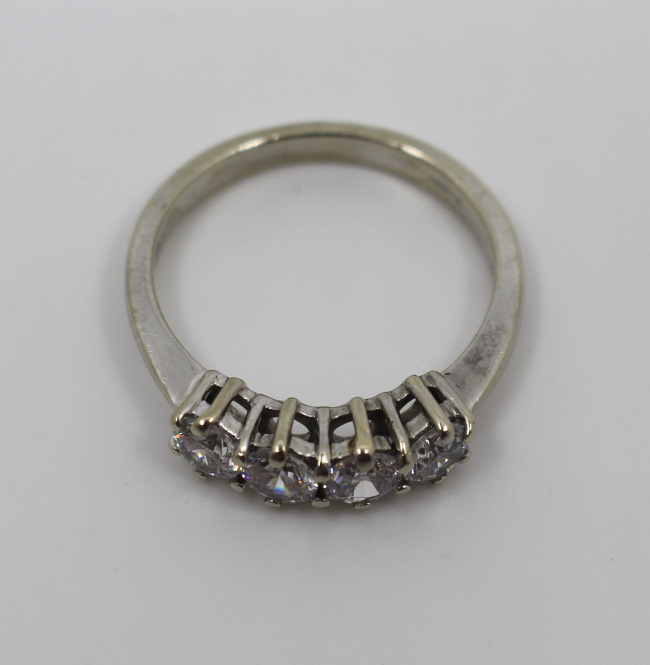 Four Stone Diamond Style Ring 9ct White Gold - Image 3 of 5