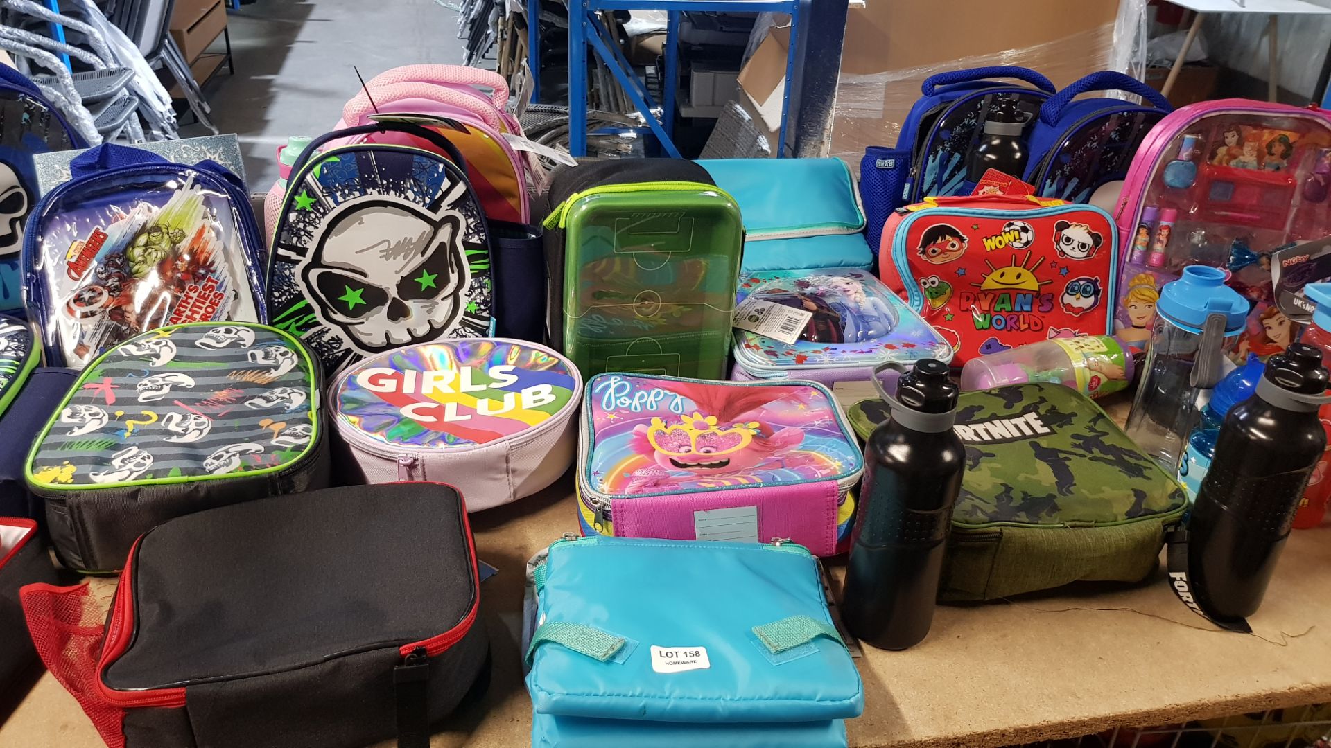 (11F) Approx 45x Items. Mixed Lot To Include Polar Gear Lunch Bags, Marvel Avengers Activity Back P - Image 6 of 11