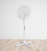 (8B) 3x Arlec Fan Items. 2x 12” White 3 Blade Desk Fan. 1x 16” 3 Blade White Pedestal Fan With Osci