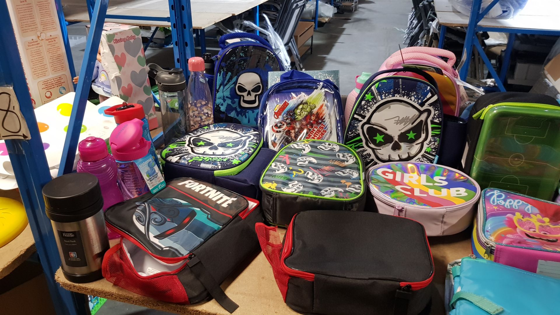 (11F) Approx 45x Items. Mixed Lot To Include Polar Gear Lunch Bags, Marvel Avengers Activity Back P - Image 5 of 11