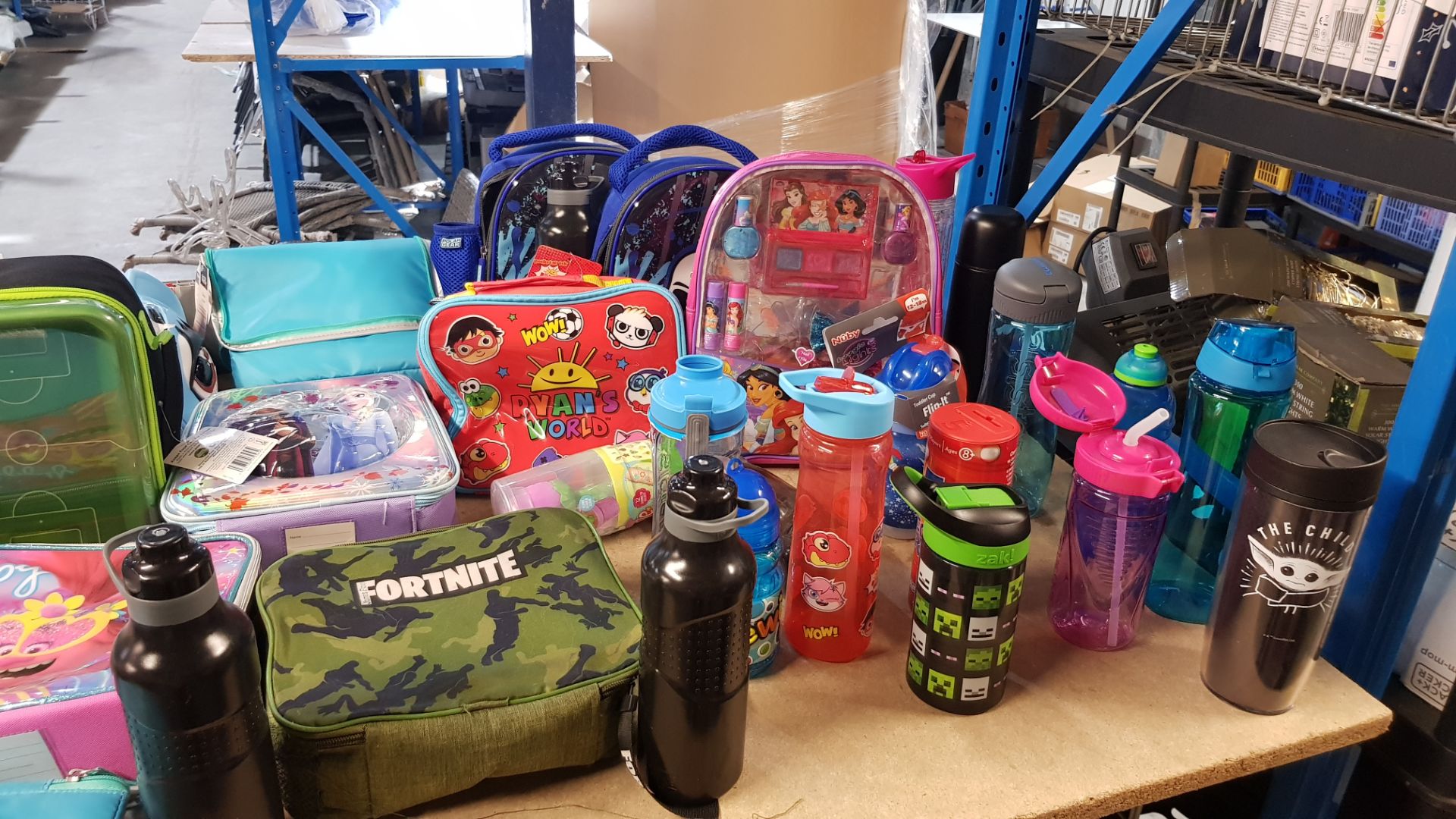 (11F) Approx 45x Items. Mixed Lot To Include Polar Gear Lunch Bags, Marvel Avengers Activity Back P - Image 7 of 11