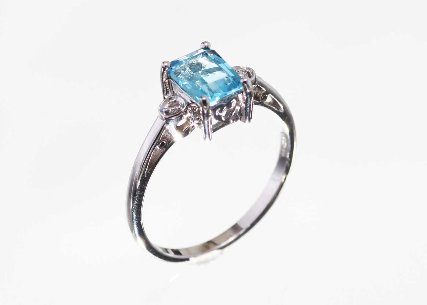 9ct White Gold Blue Topaz Diamond Ring - Image 2 of 5