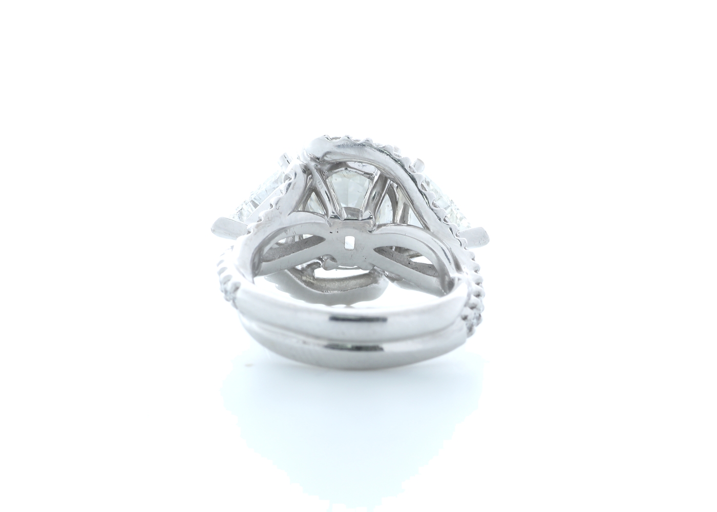 18ct White Gold Cushion Diamond Ring 7.03 (4.51) Carats - Image 3 of 5