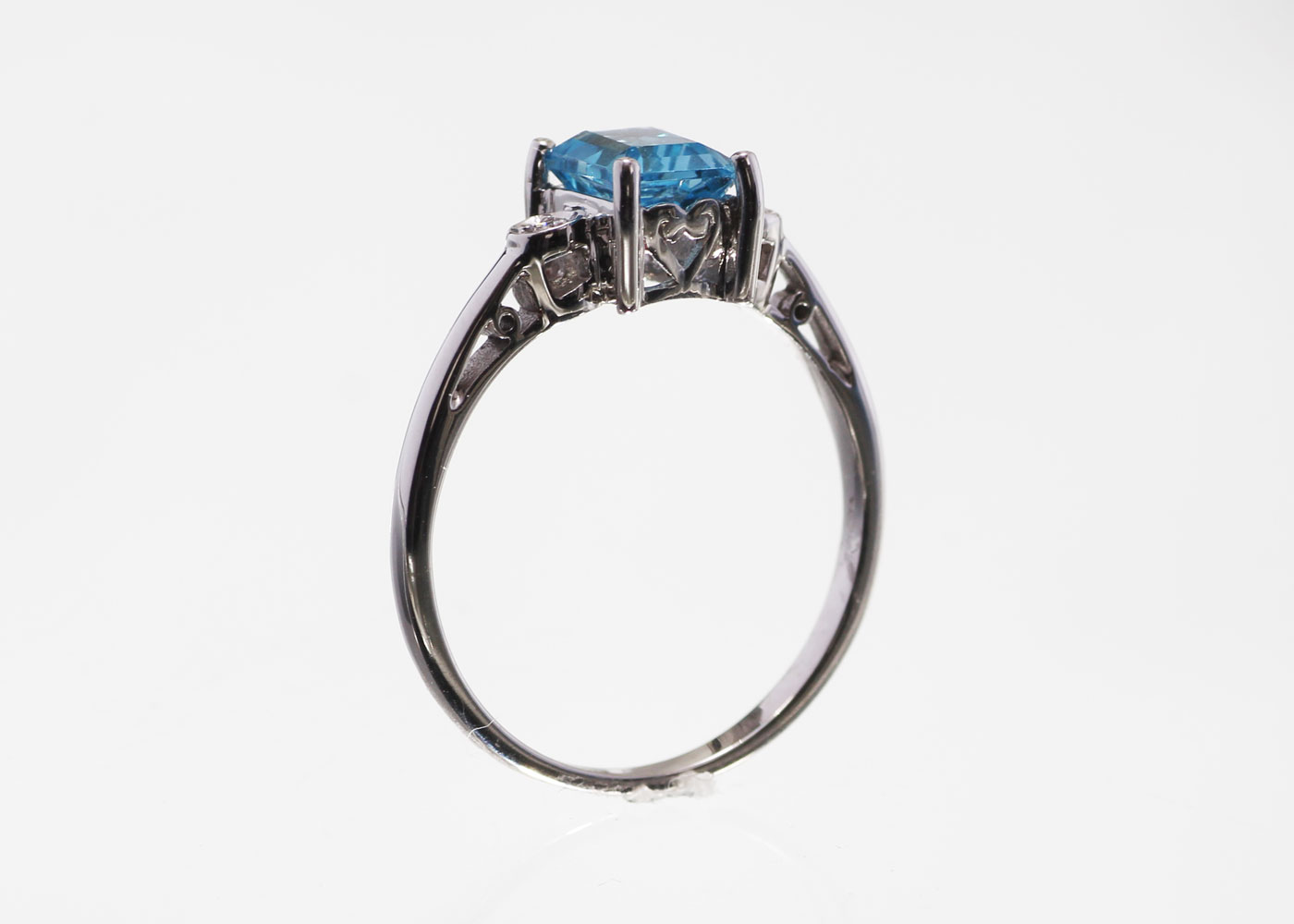 9ct White Gold Blue Topaz Diamond Ring - Image 3 of 5