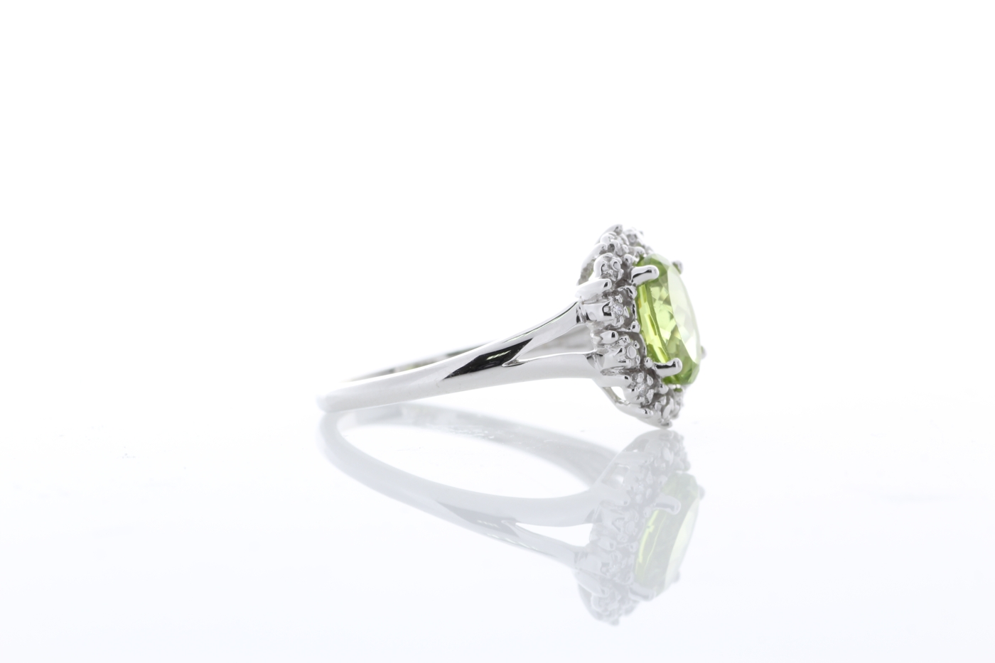 9ct White Gold Cluster Diamond And Peridot Ring 1.40 Carats - Image 4 of 7