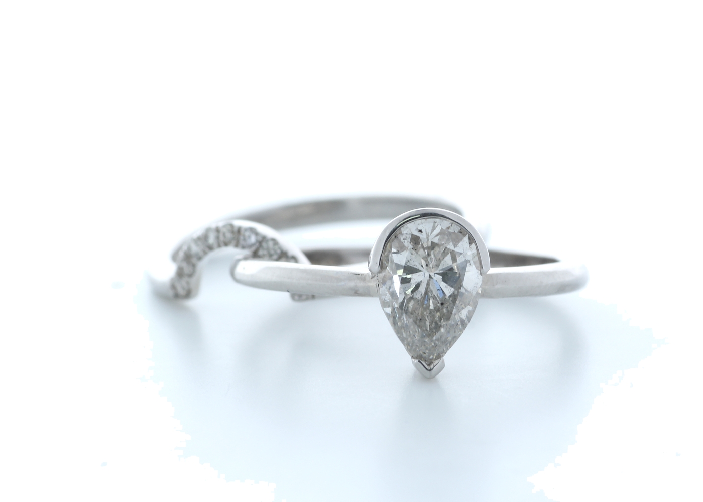 18ct White Gold Pear Shape Diamond Ring With Matching Band 1.16 (1.07) Carats - Image 2 of 4