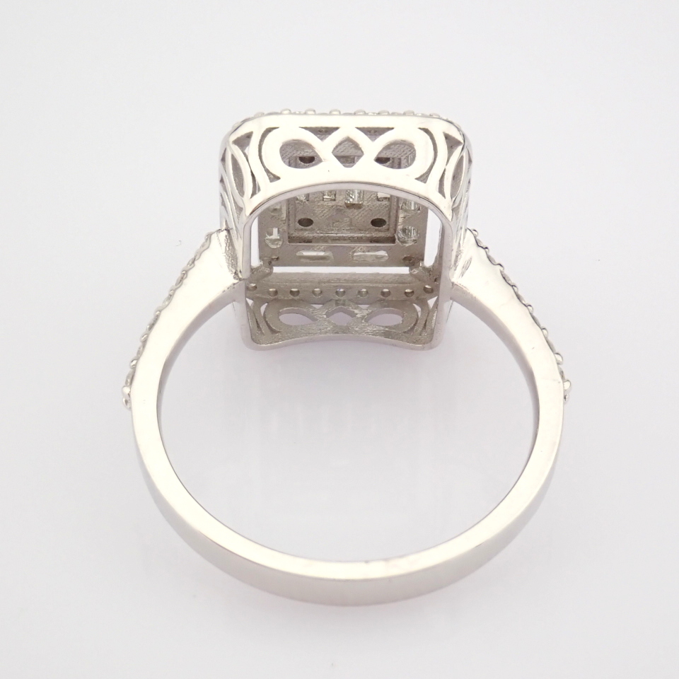 IDL Certificated 14K White Gold Baguette Diamond & Diamond Ring (Total 0.89 ct Stone) - Image 4 of 8