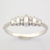 IDL Certificated 14K White Gold Diamond & Baguette Diamond Ring (Total 0.45 ct Stone)