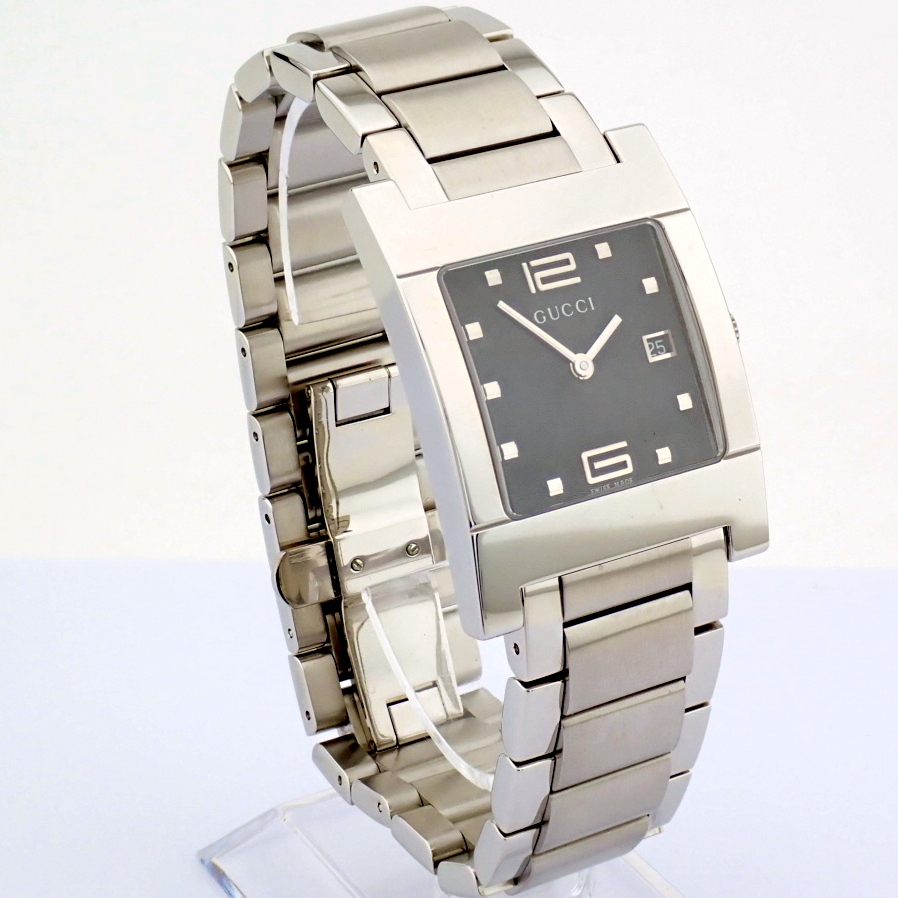 Steel Wrist Watch ○ Brand : Gucci 
