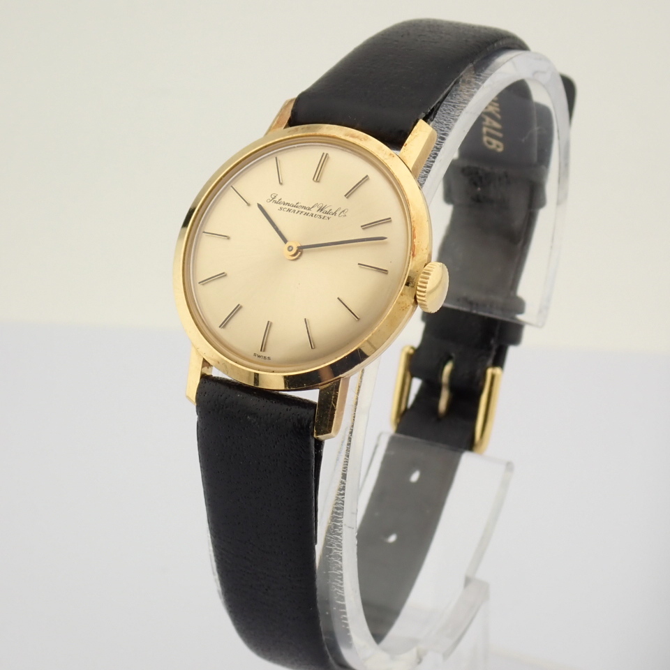 IWC / Schaffhausen 18K - Lady's Yellow gold Wrist Watch - Image 7 of 12