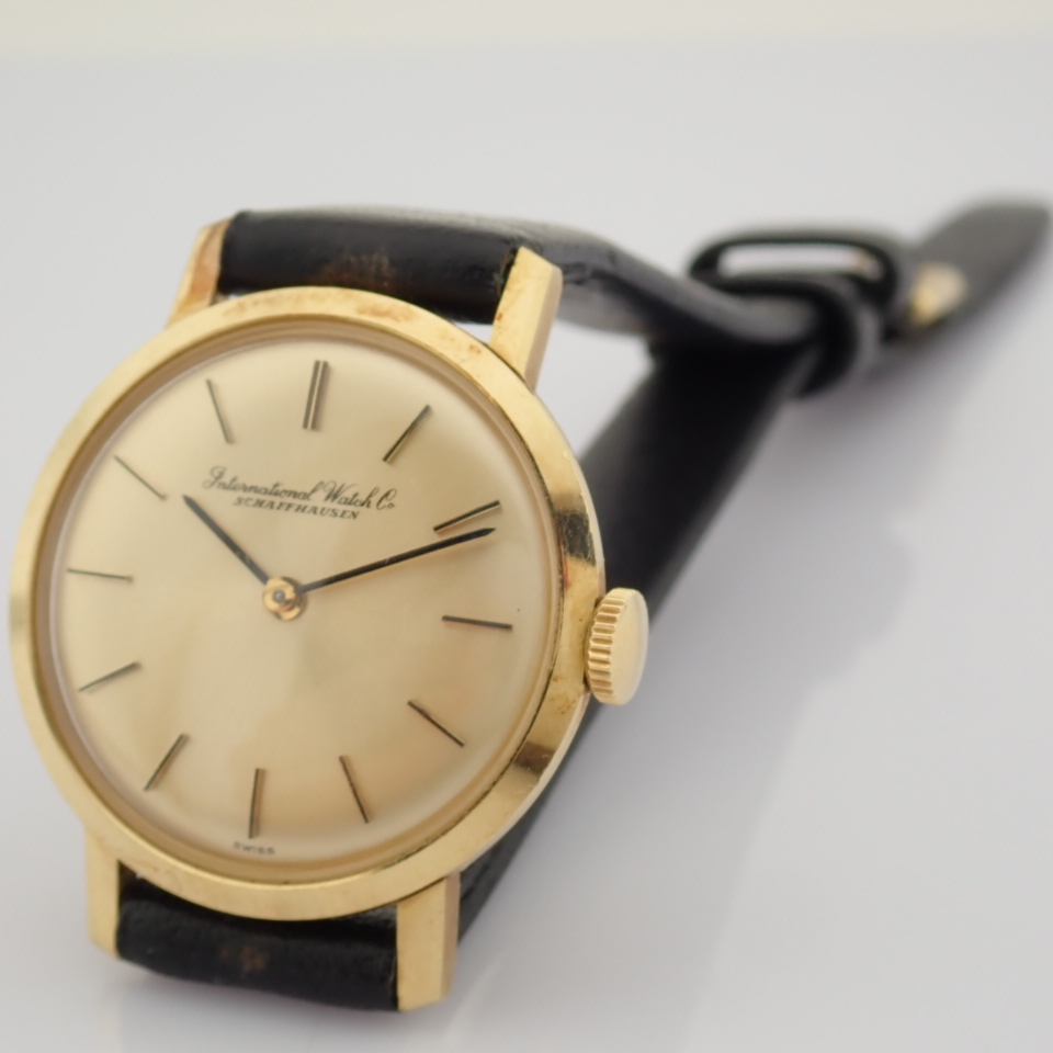 IWC / Schaffhausen 18K - Lady's Yellow gold Wrist Watch - Image 5 of 12