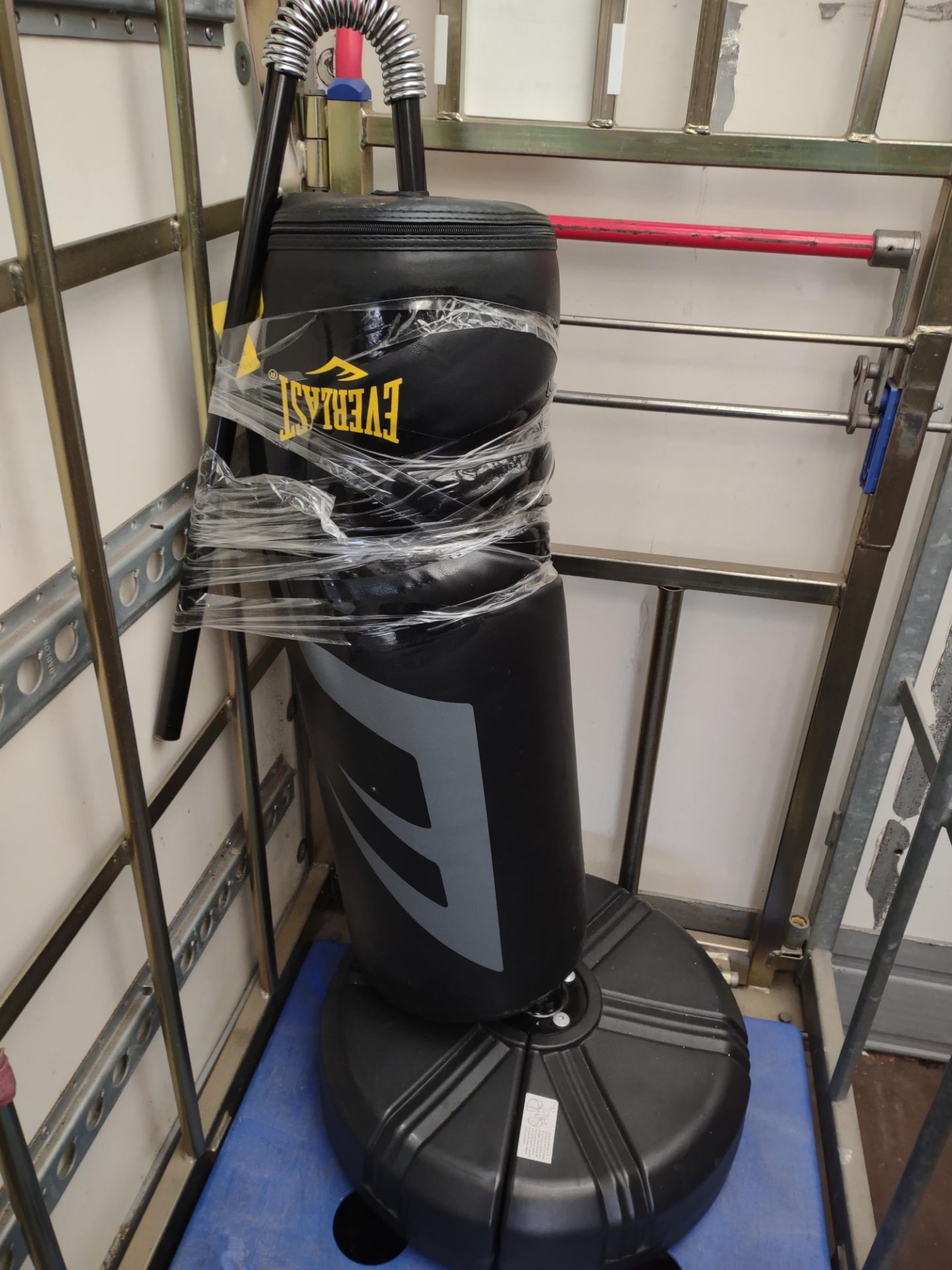 Everlast Punchbag With weighted base. RRP £70. Grade U.