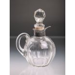 Essigflasche in Kugelform aus klarem Glas, Ausguss 835 Silber, gestempelt: Feingehalt /
