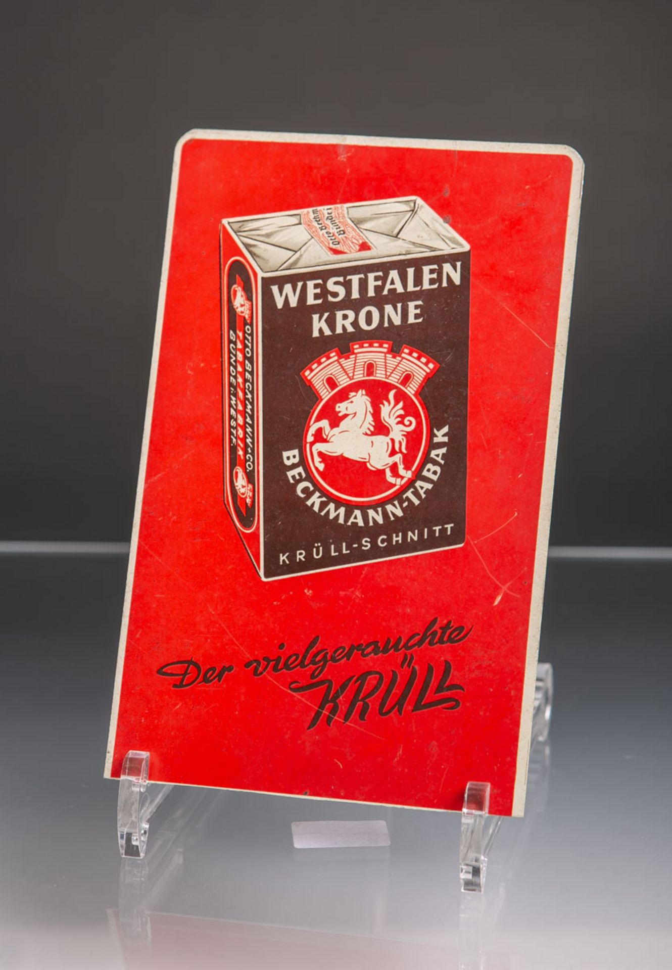 Blechwerbeschild "Westfalen Krone" (1950er Jahre), auf rotem Fond Aufschrift "Der vielgerauchte