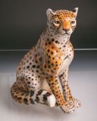 Dekorative Figur eines sitzenden Leoparden (Ceramik Bassano 2000, Italien), Keramik, ca. 43 x 30 x