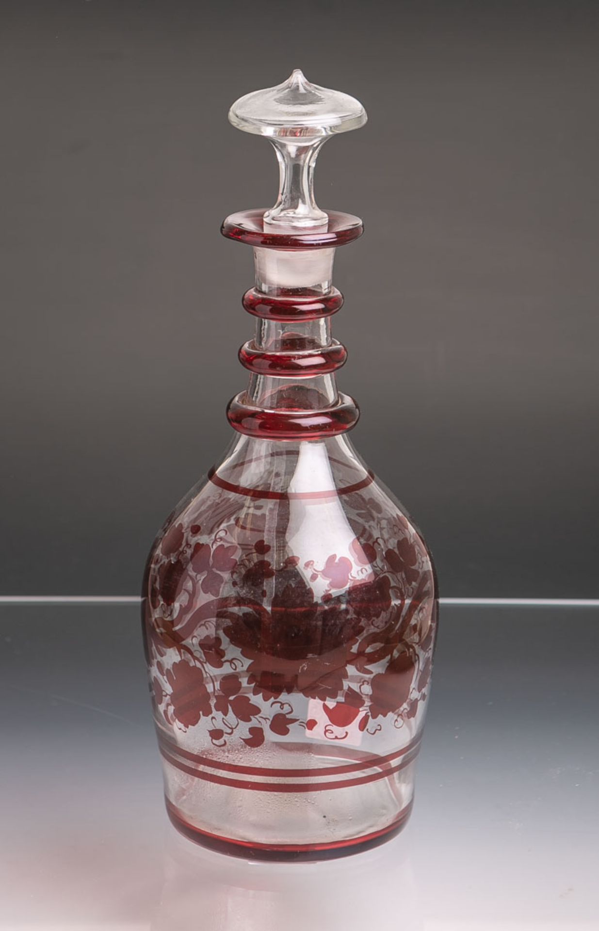Glaskaraffe (wohl 1. Hälfte des 19. Jhs.), klares Glas mundgeblasen, teils rotüberfangen,