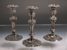 Konvolut von 3 Leuchtern aus Silber (wohl Sterling, England, um 1850/70), barocke Form m.