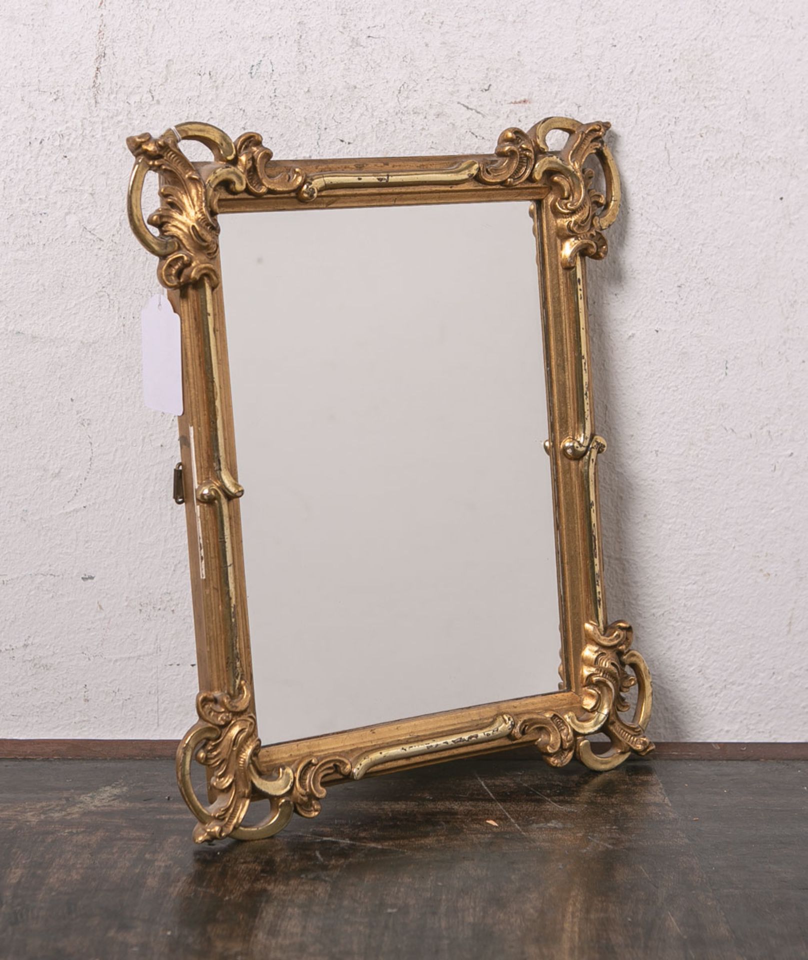 Kl. Spiegel, feine echt vergoldete Rahmung, im Stil des Barock, teils matt, teils poliert, ca. 25