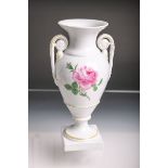 Amphorenvase (Meissen, blaue Unterbodenmarke), Dekor "Rote Rose", profilierte Amphore über