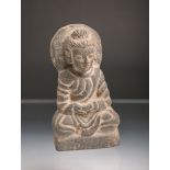 Sitzender Buddha (wohl Afghanistan, Alter unbekannt), Steinfigur, ca. 16 x 9 x 5 cm.