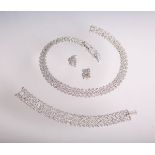 4-teiliges Swarovski-Konvolut "Diamanta Collection", bestehend aus: 1 Paar Ohrclips, 1 Collier u.