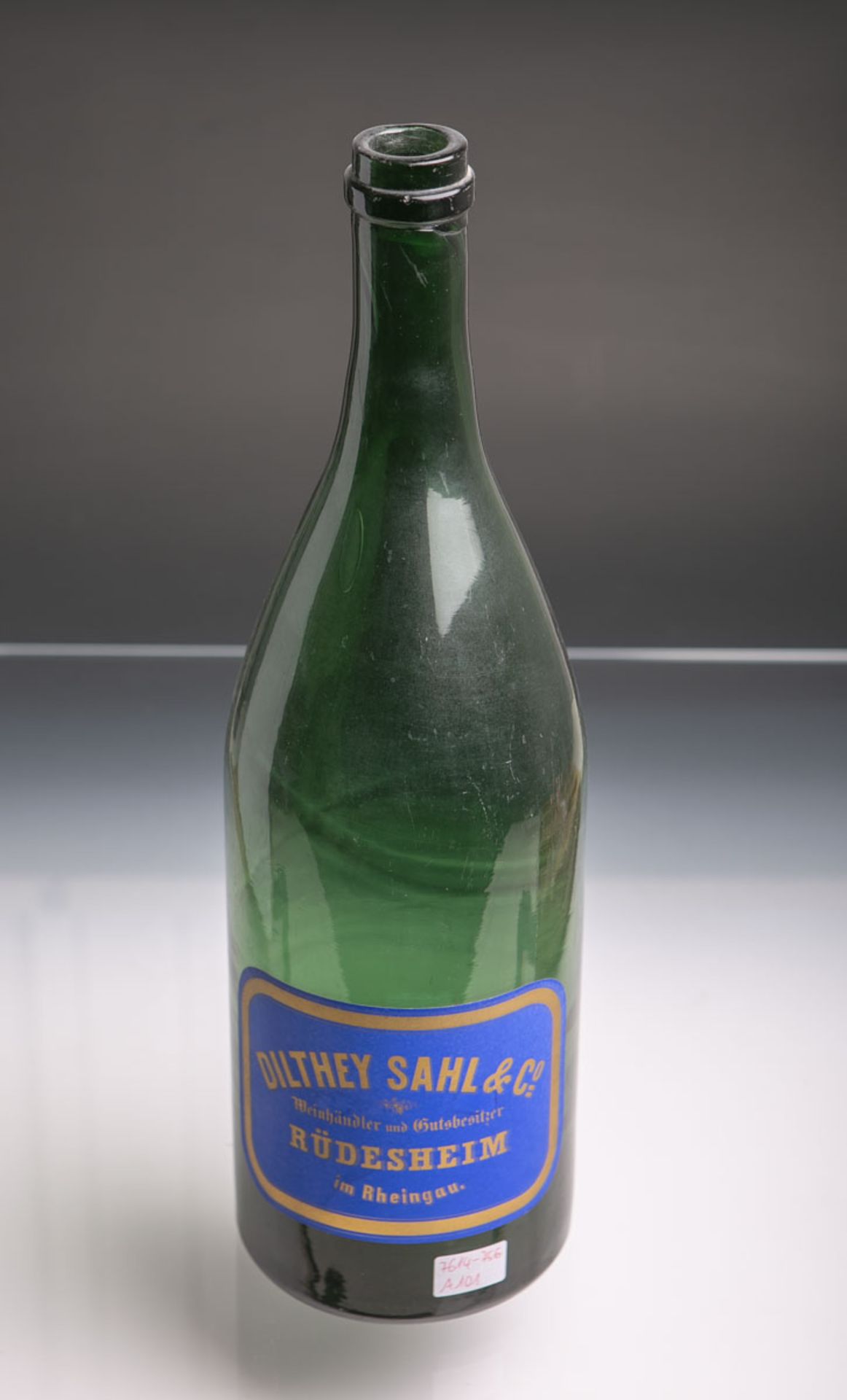 Historische Weinflasche (wohl 19./20. Jh.), waldgrünes Glas mundgeblasen, hochgestochener Boden,