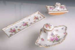 3-teilige Schreibgarnitur (Neu Meissen, blaue Unterbodenmarke), Rosendekor m. Goldbordüren,