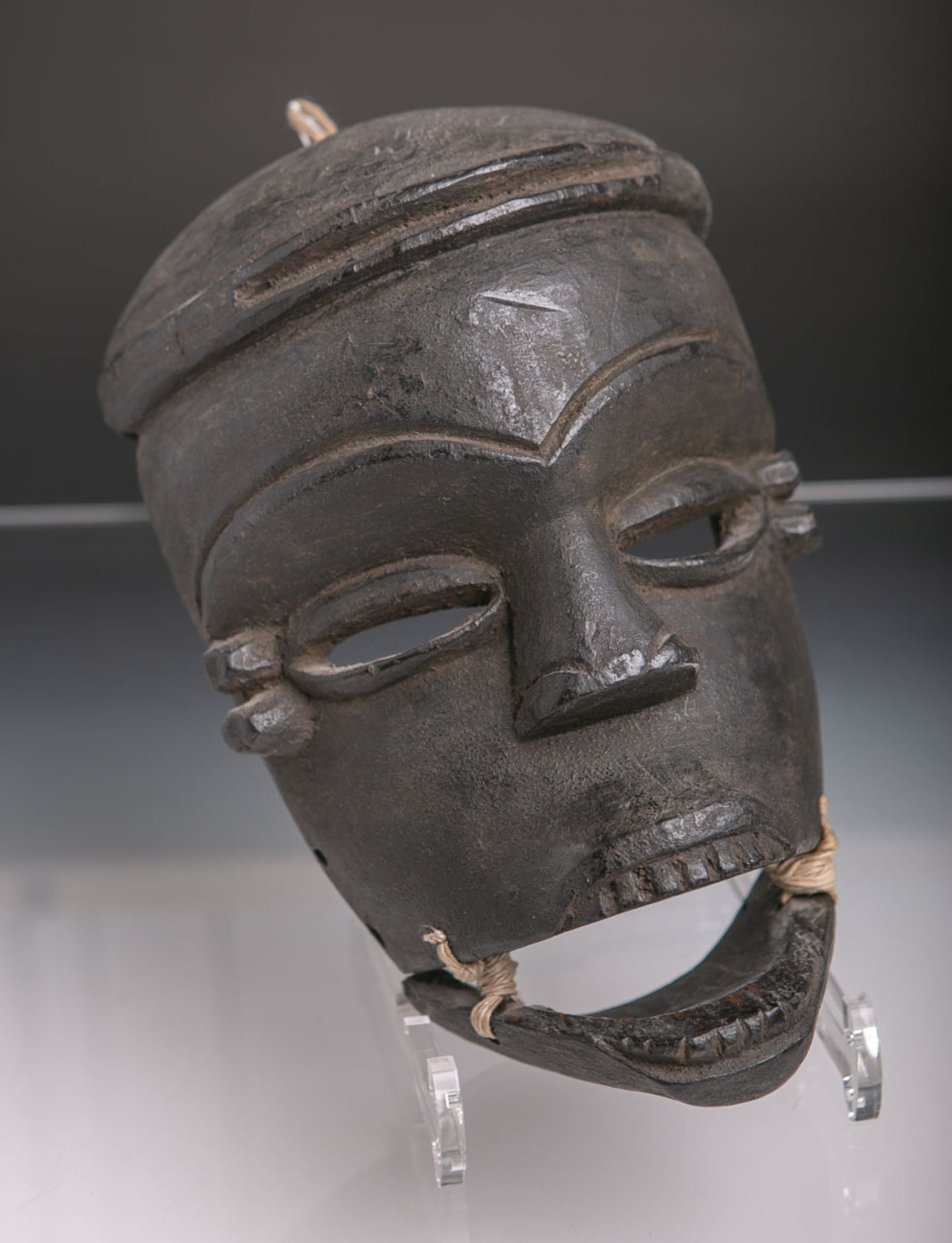 Alte anthopomorphe Klappkiefermaske (Afrika), "Idiok Ekpo" Masken der IBibio verkörpern hässliche