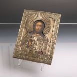 Ikone (Russland, wohl 19. Jh.), Christus Pantokrator, auf Holz gemahlt, Riza aus geprägtem