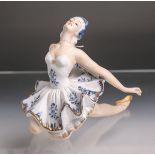 Figurine "Die Balletttänzerin" (Royal Meridian, schwarze Unterbodenmarke), polychrom bemalt u.