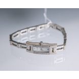 Damenarmbanduhr "Gucci" (Swiss made), Edelstahl, Perlmutt-Zifferblatt in rechteckiger Form ohne