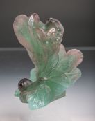 Kerzenhalter aus Glas, Pate de verre, Weinranke m. Schnecke am unteren Rand, Unterboden sign. "Daume