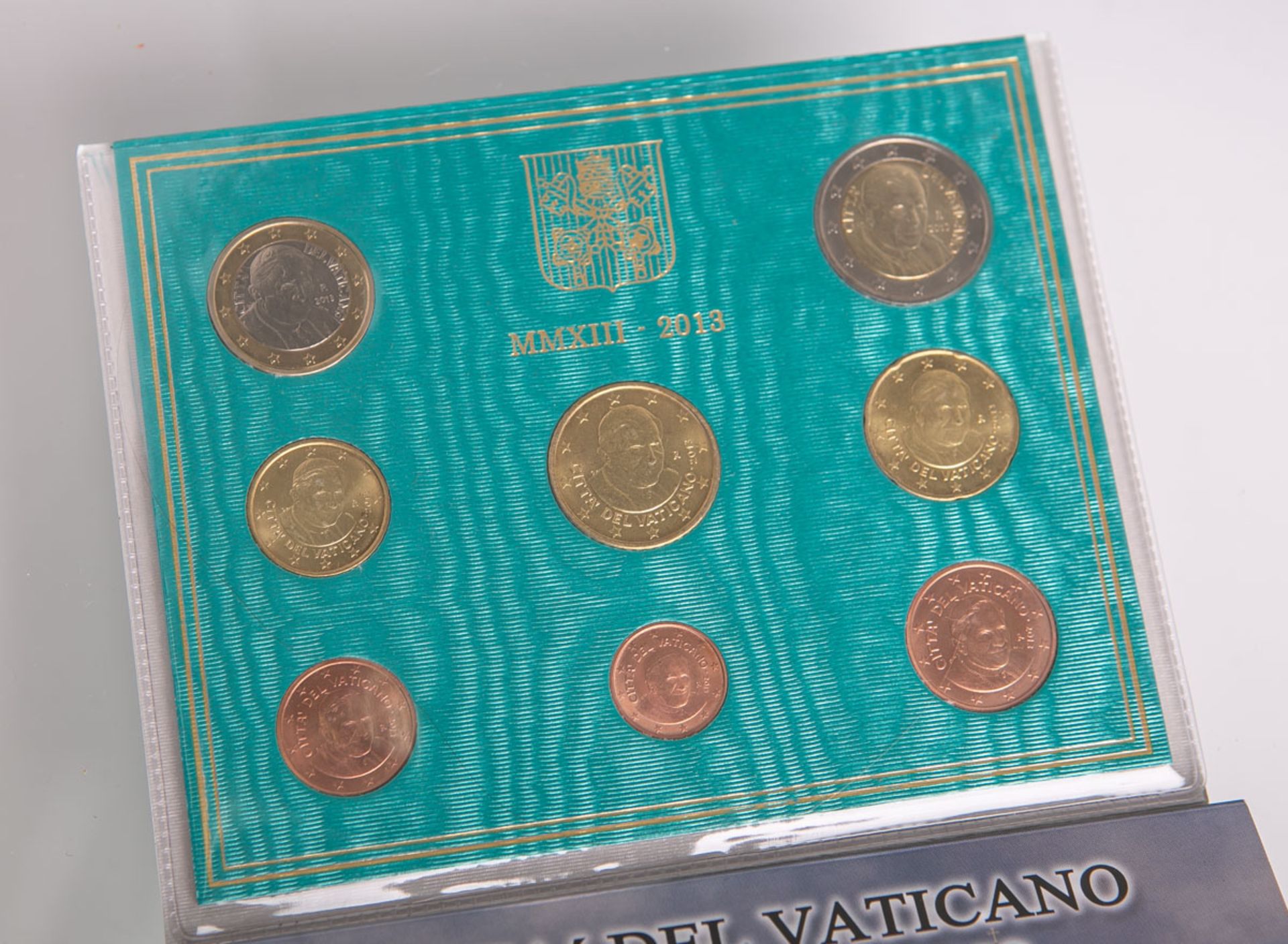 Euro-Kurmünzsatz "Benedikt XVI" (2013, IPZS Italien), 8 Münzen, bestehend aus: 1 u. 2 Euro, 50,