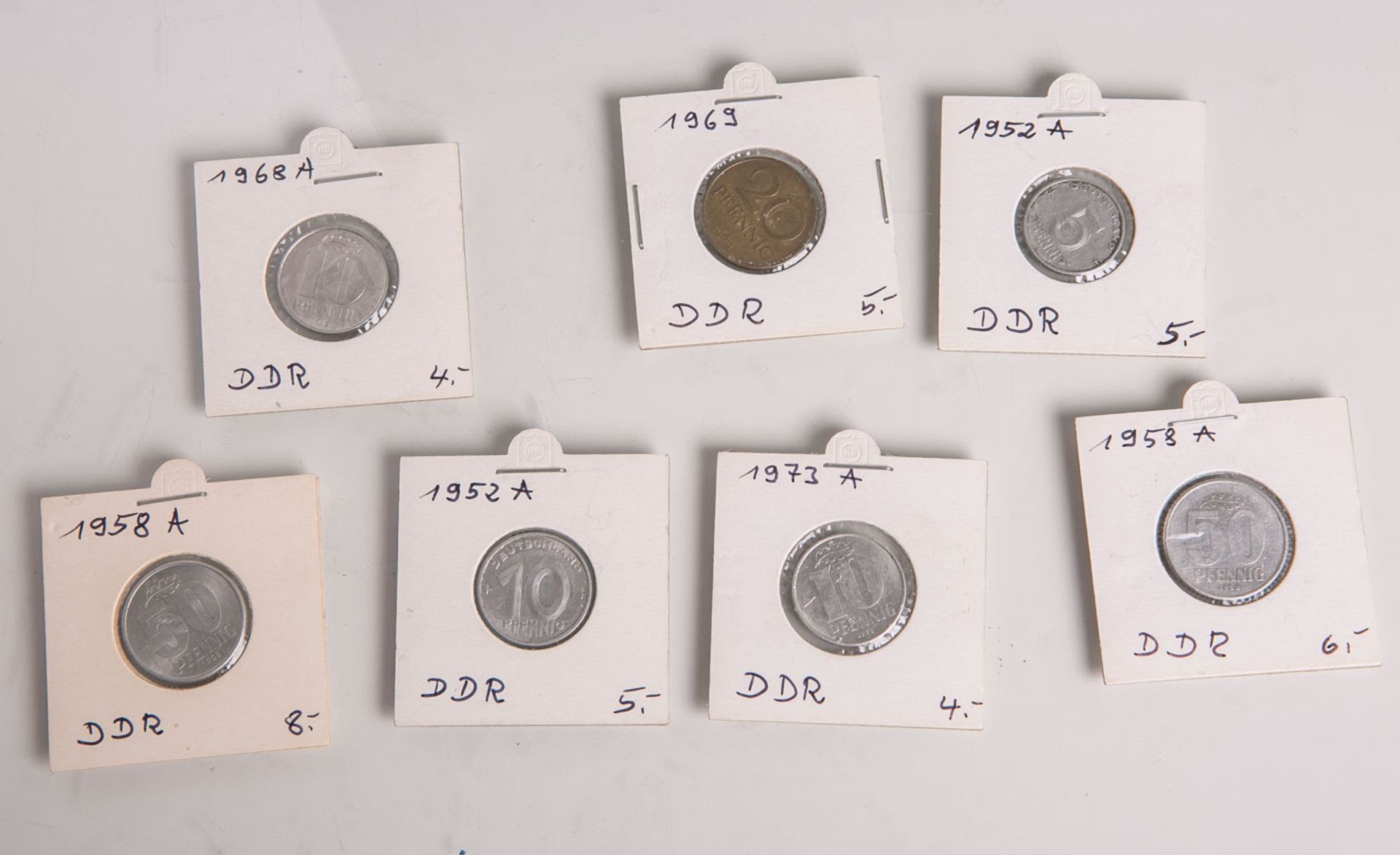 Konvolut von 7 Umlaufmünzen (DDR), bestehend aus: 1x 5 Pfennig (1952 A), 3x 10 Pfennig (1952 A, 1968