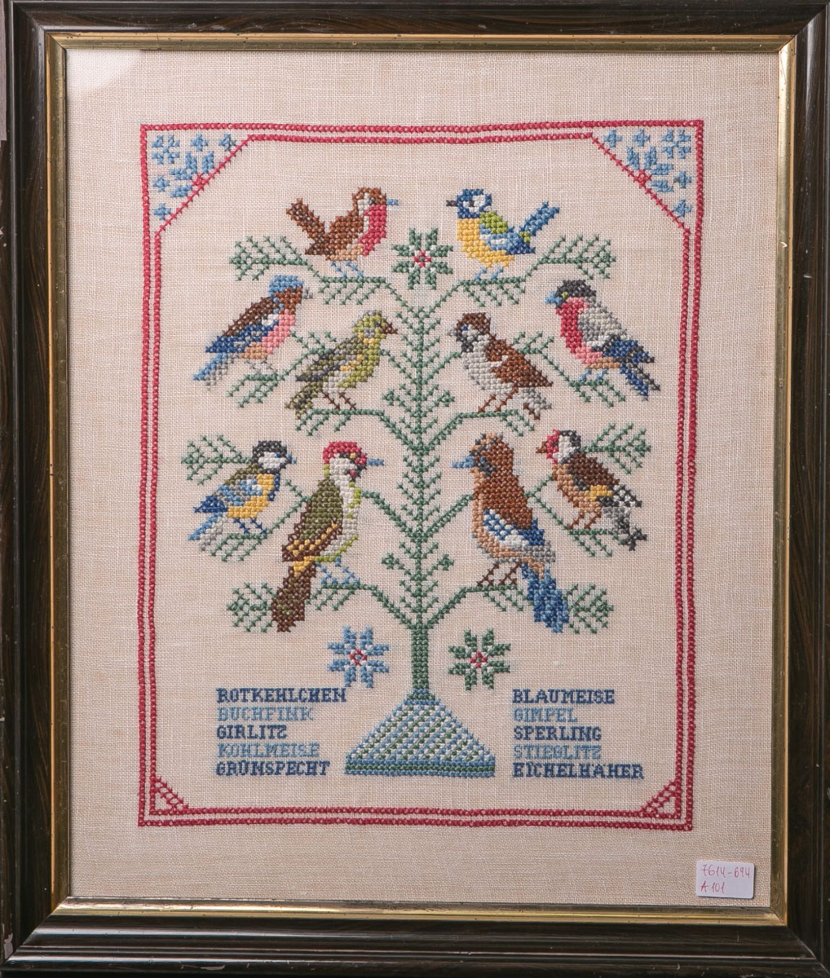 Stickmuster (wohl 1920/30er Jahre), Darst. von einem Baum m. Vögeln, Vogelartenbez., ca. 43 x 35 cm,