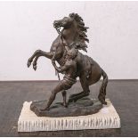 Coustau, Guillaume (1677 - 1746), "Rossbändiger", Bronze, auf Steinsockel, H. ca. 31 cm. Braune