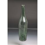 Historische Weinflasche (wohl 18./19. Jh.), hellgrünes Glas mundgeblasen, hochgestochener Boden,
