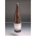 Historische Weinflasche (wohl um 1858), braunes Glas mundgeblasen, hochgestochener Boden, Abriss