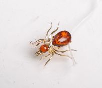 Brosche 585 GG, "Spinne" m. 2 Bernsteinen besetzt, ca. 25 x 25 mm, Gewicht ca. 3,8 g.