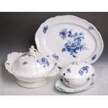 3 Geschirrteile (Meissen, blaue Schwertermarke, Knaufzeit, wohl 19. Jh.), Dekor "Blaue Blume",