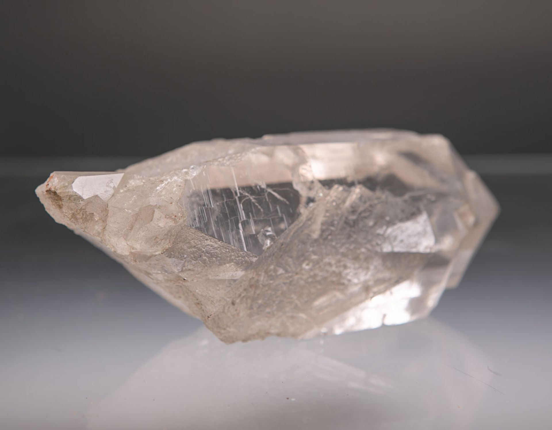 Natürlicher Bergkristall, ca. 7 x 17 x 7 cm, Gewicht ca. 1003 g.