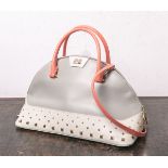 Orig. Handtasche von Roberto Cavalli, Leder, Mod. "Cavalli Class" in Beige u. Rosa, 1 Hauptfach,