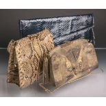 Konvolut von 3 Handtaschen aus versch. Schlangenleder (wohl 1940/50er Jahre), davon 1x flache