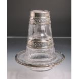 3-teilige Trinkgarnitur (Frankreich, 19. Jh.), klares Glas in Silberfassung, teils geschliffen,