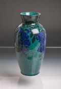 Keramikvase, glasierte grün blaue Oberfläche m. Blumendekor, weiche Gefäßform m. kurzem