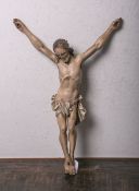 Holzfigur des gekreuzigten Jesu (wohl 19. Jh.), 3-Nagel-Typus, farbig gefasst, H. ca. 56 cm. An