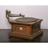 Originales Grammophon (um 1900), Herst. "Deutsches Grammophon. Aktiengesellschaft. Trade Mark",